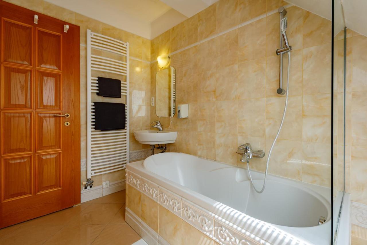 Villa Muzsa Deluxe Balatonfured Luaran gambar