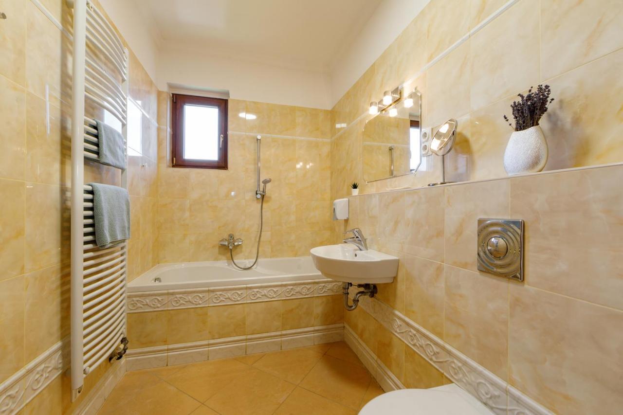Villa Muzsa Deluxe Balatonfured Luaran gambar