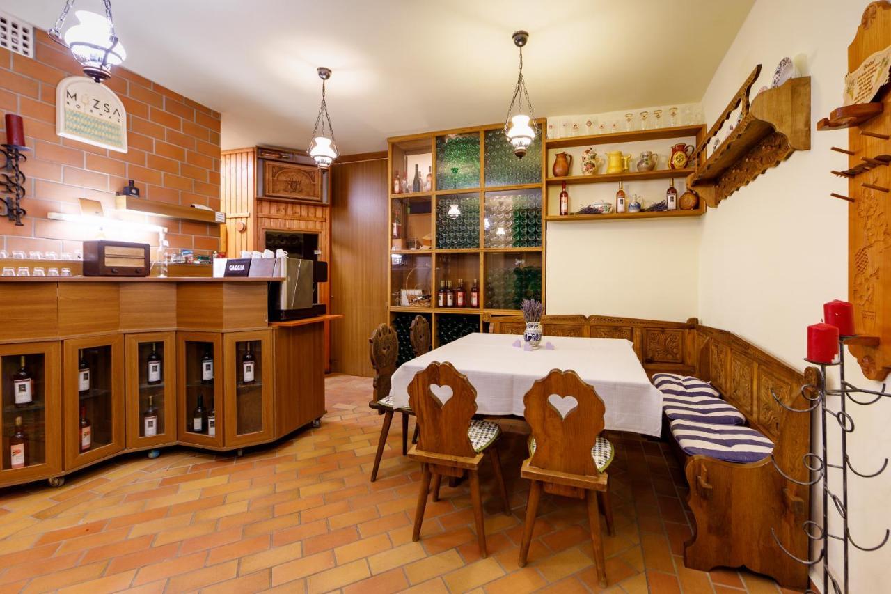 Villa Muzsa Deluxe Balatonfured Luaran gambar
